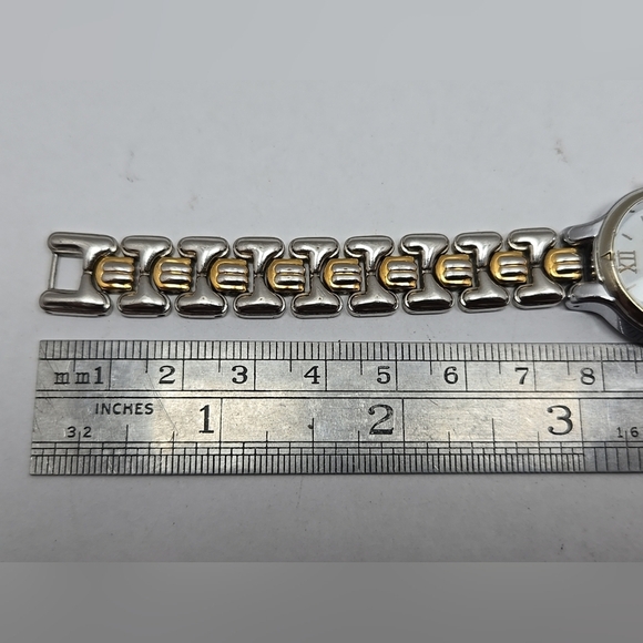 Womens Timex Watch G9 Silver Gold Two-Tone Quartz Bracelet New Battery - Picture 8 of 9